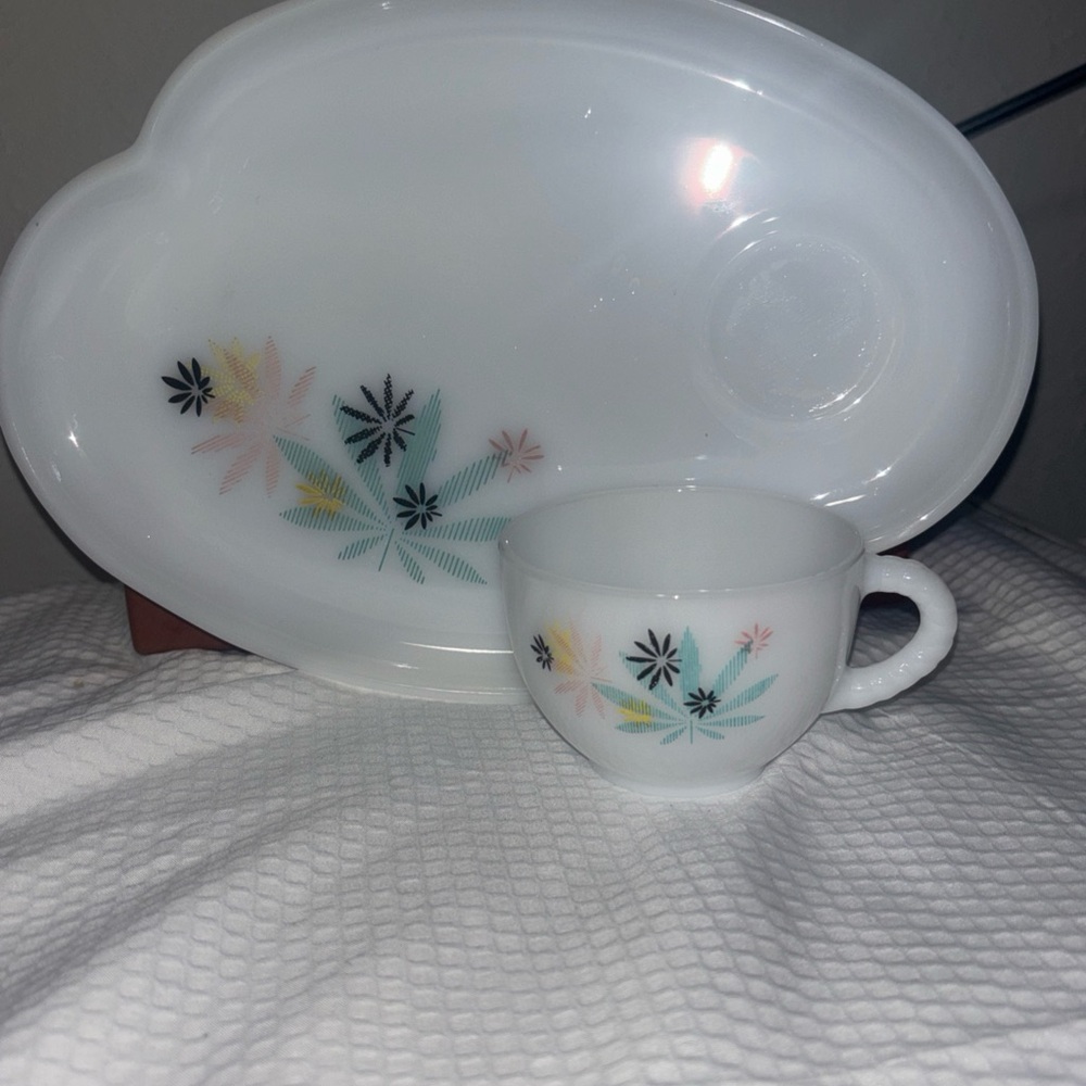 Set Of 2 Federal Atomic Flower Milk Glass Patio Snack Vintage Mid-Century Modern - Picture 2 of 3